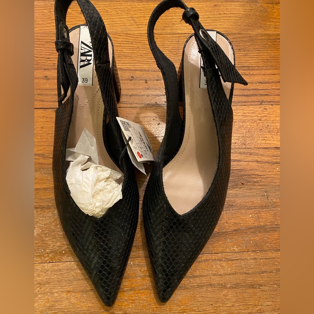 Zara Pointy black shoes NWT